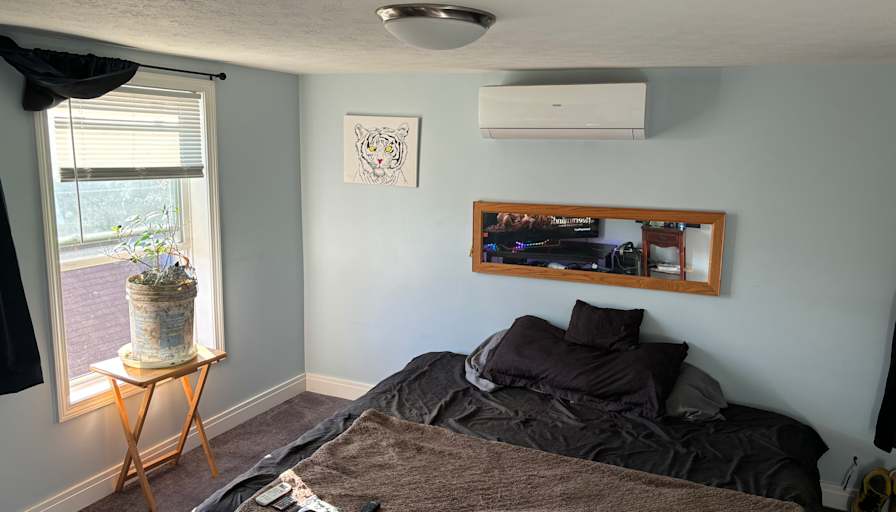 Julian K's room
