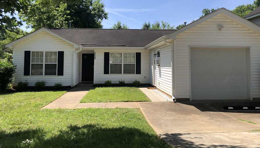 Carolina Realty Link's room