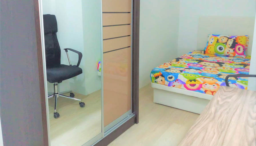 Roomy's room