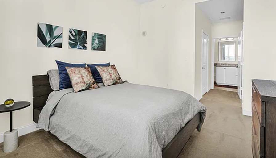 Leslie's room
