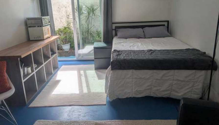 private bathroom for rent's room