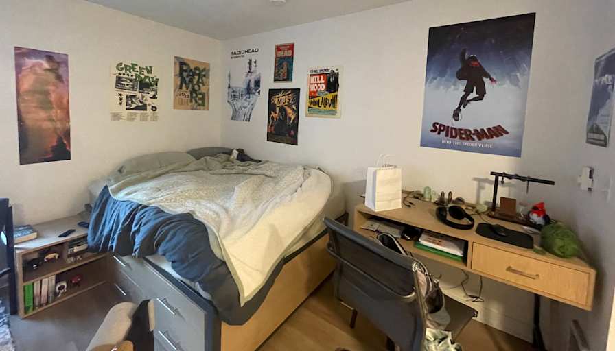 Izzy's room