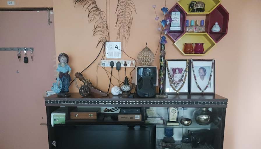 MAKARAND's room