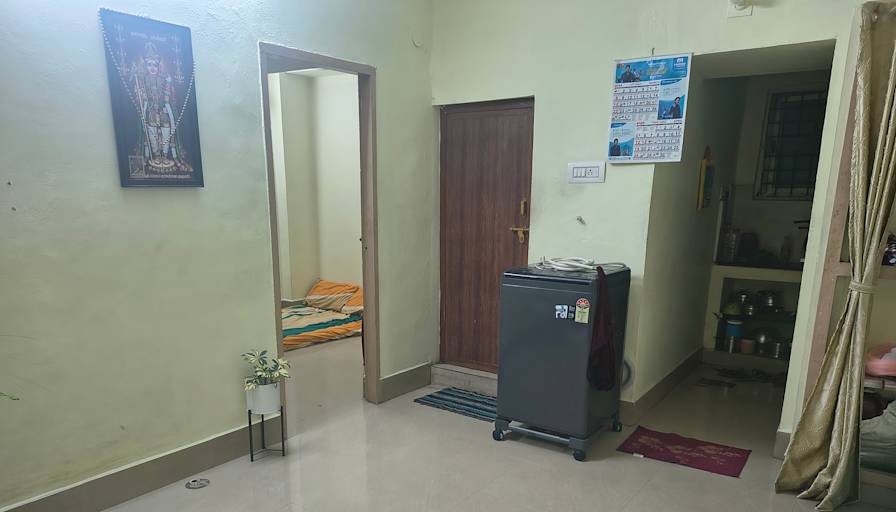GEORGE's room