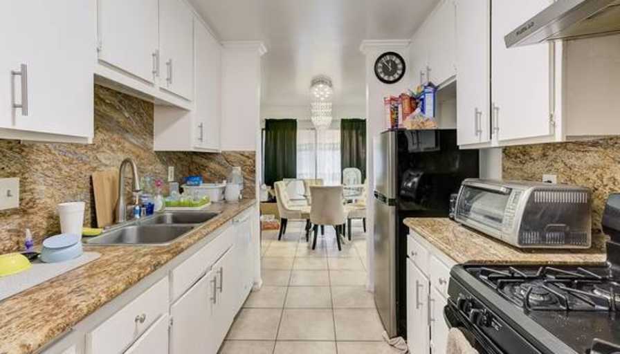 Full Furnished two Room and two Bath available Northridge's room