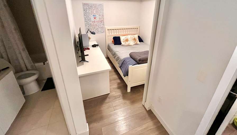 Andrés's room