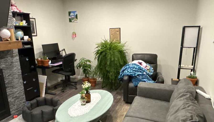 Danika Kanders's room
