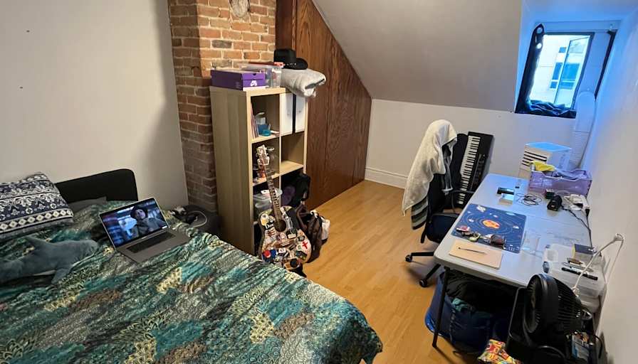 Erik's room