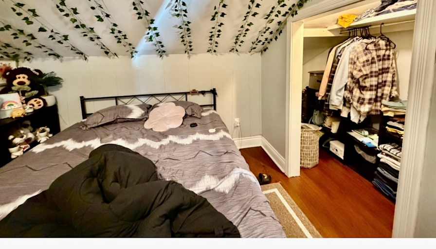 Min Min's room