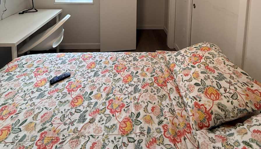 Oybek's room