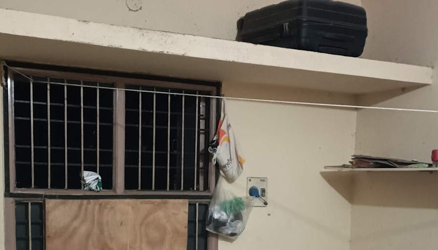 Myvizhikannan's room