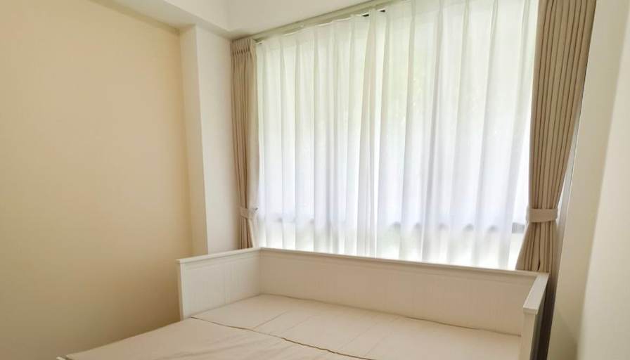 Amos Wong's room