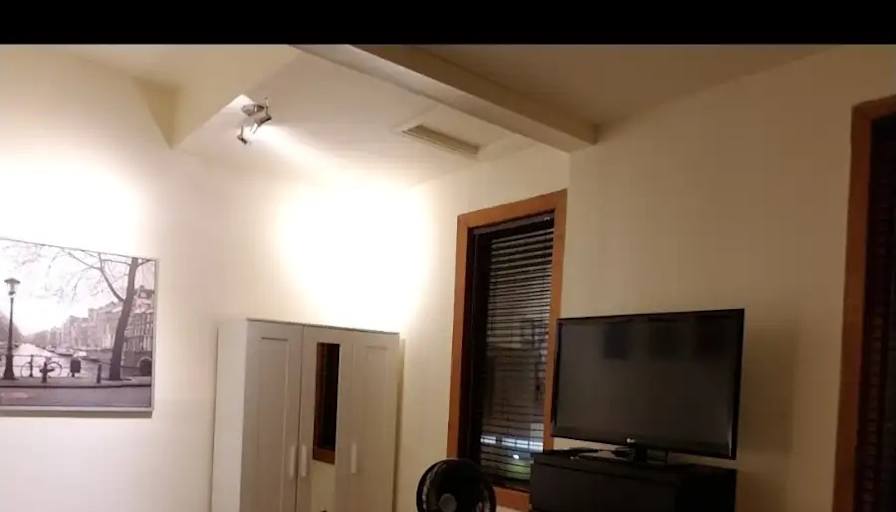 Mauricio's room