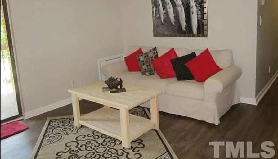 Alcove Rooms's room