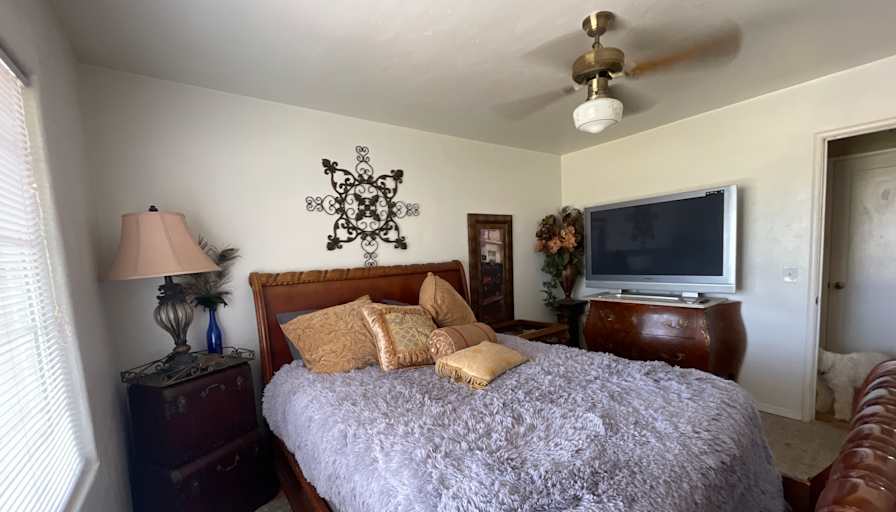 Deondra's room