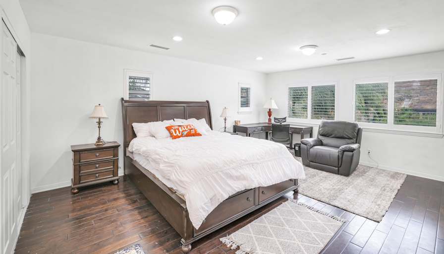 Sandy's room