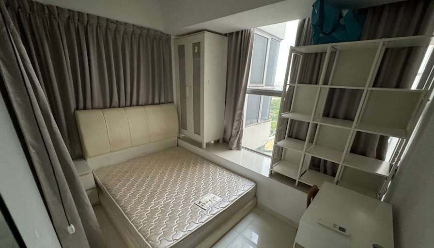 Bowen's room