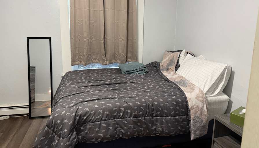 Lynn's room