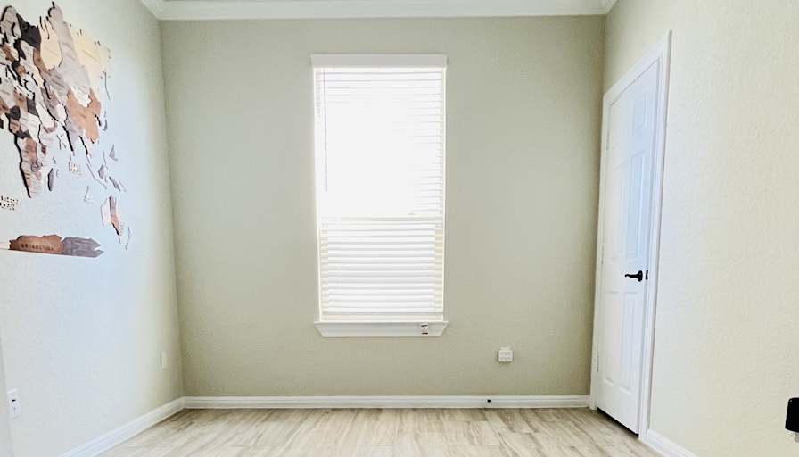 Alamiv's room