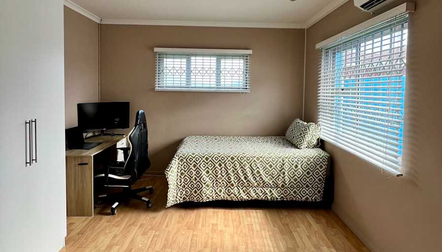 Aashiq Mollagee's room