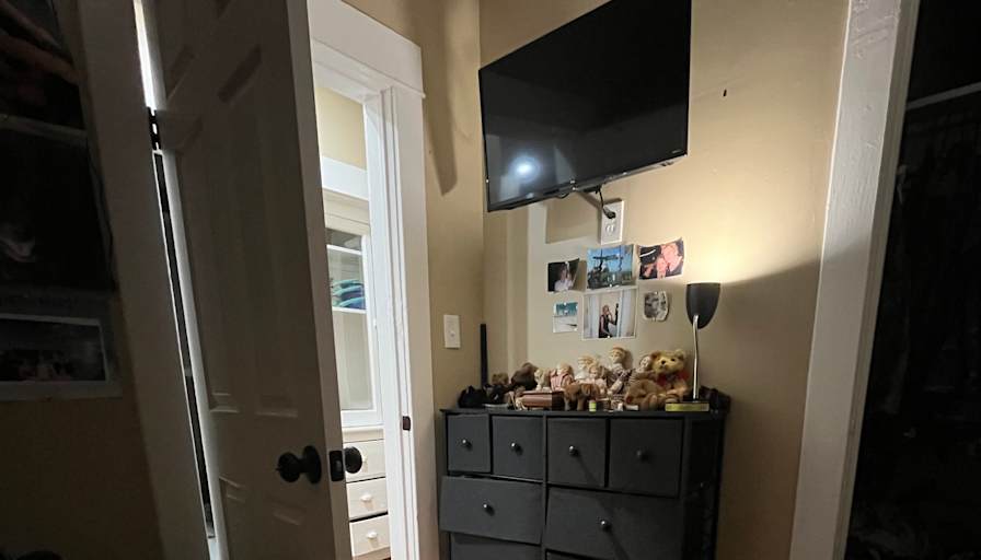 Carlo's room