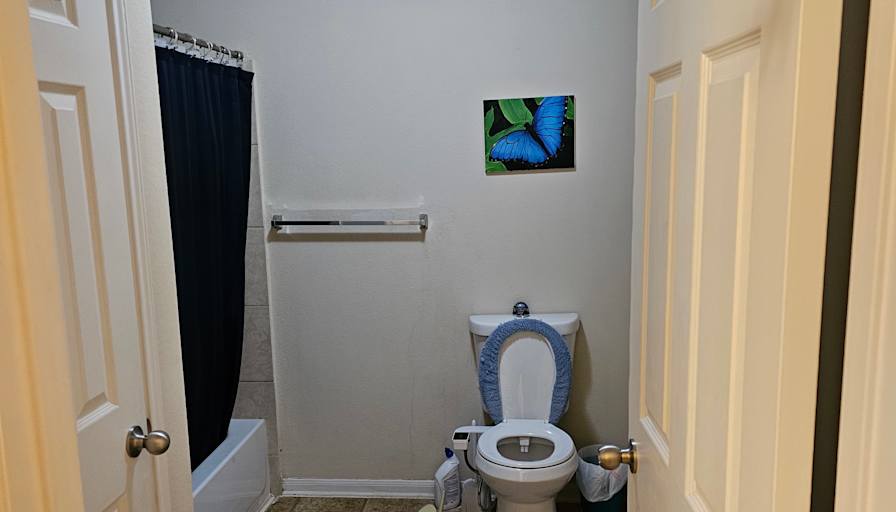 Farrukh najam's room