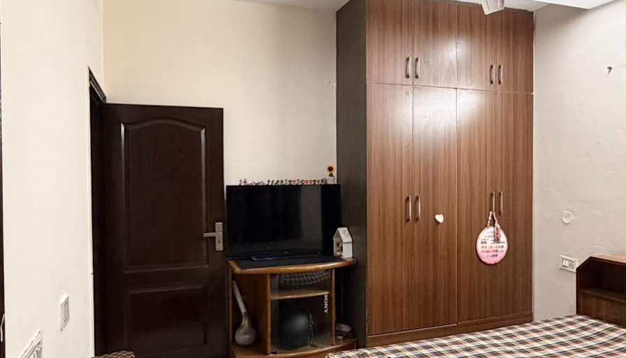 Priyanshi's room