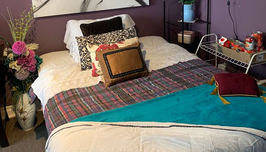 Sylvia OWNER living On Site acceptg ODSP ON Works Retirees Widow Widower Contractor Builder Mason's room