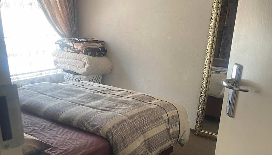 Tshidi Molubi's room