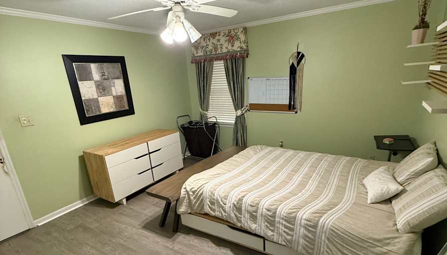 Tee's room