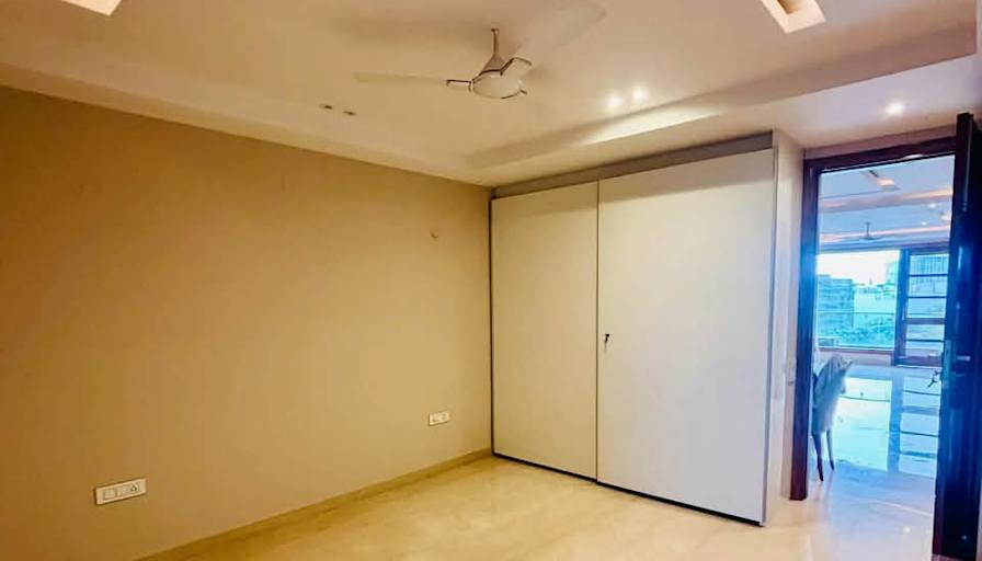 Divyanshi's room