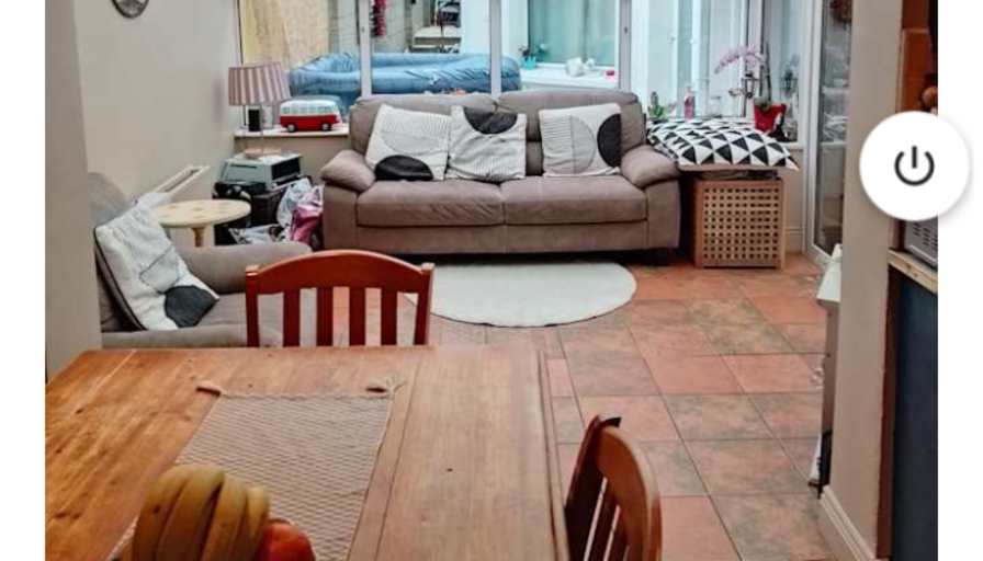 Synthiea Doolan's room