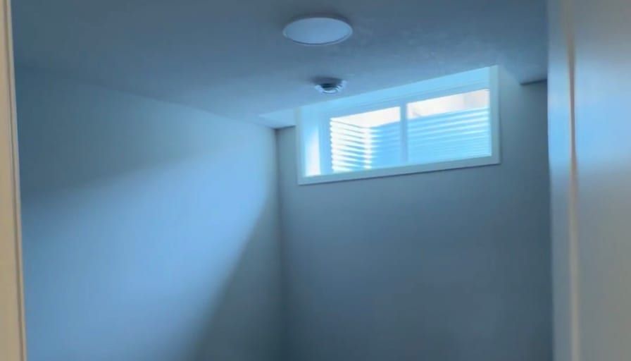 LyVasquez's room