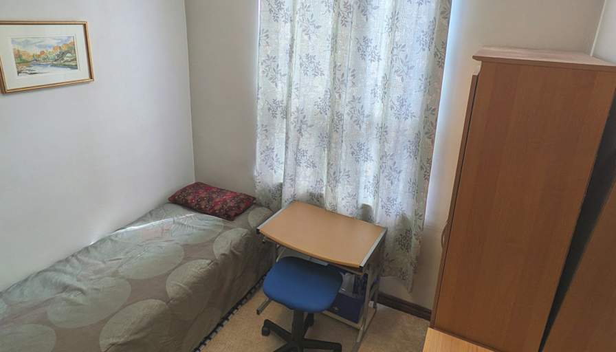 Furnished Room's room