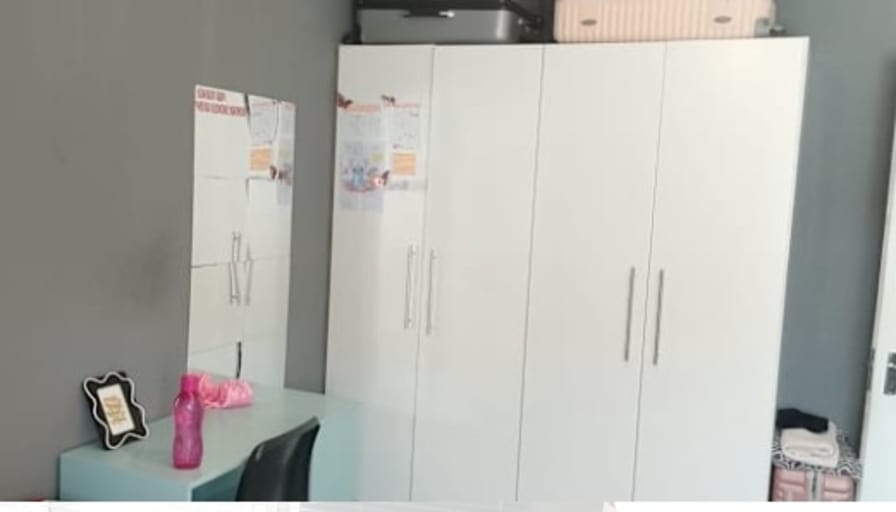 Abdurahgmaan's room