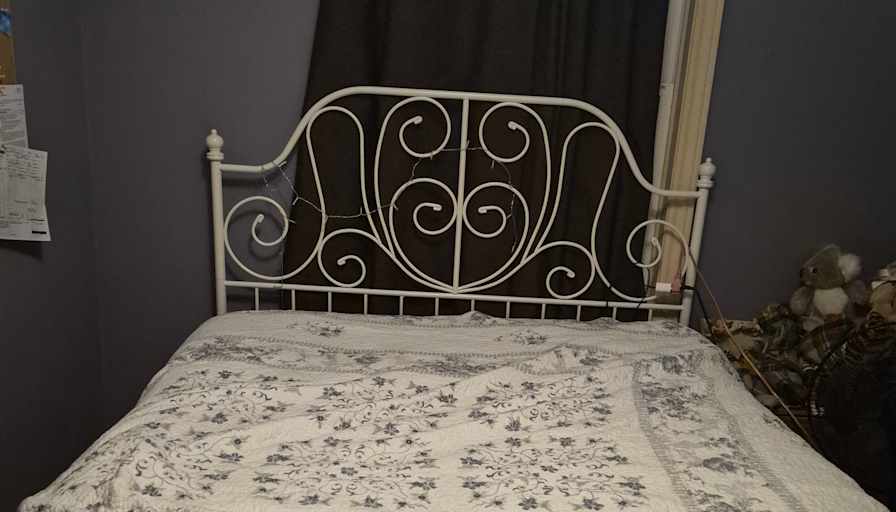 VICTORIA's room