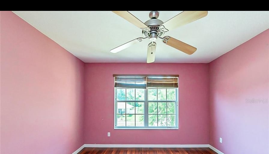 MaxiGrams's room