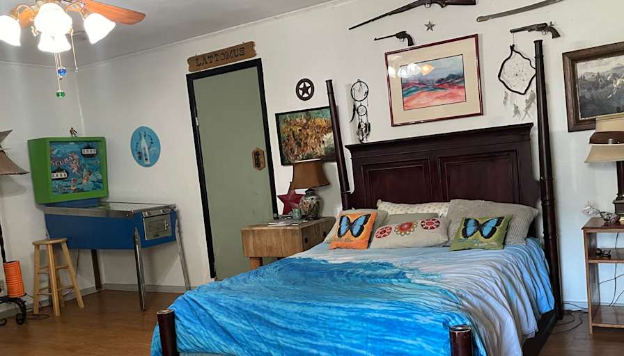 Yvonne L Duncan's room