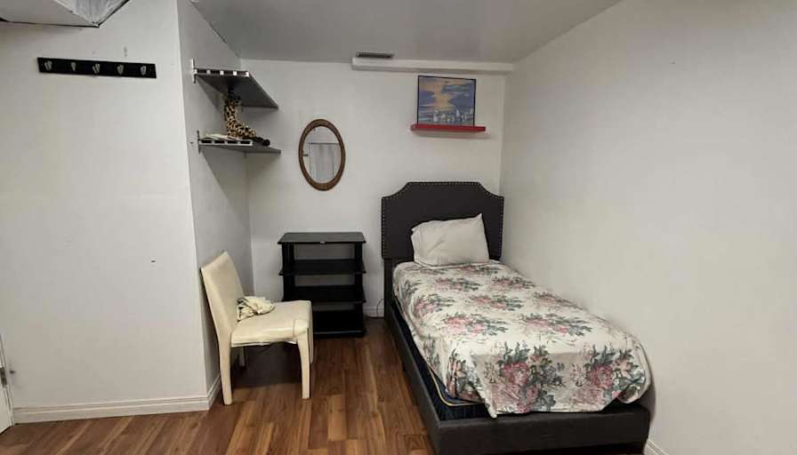 thess torres's room