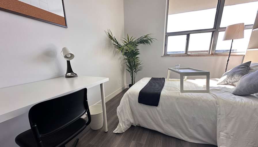 Housingfouryou's room
