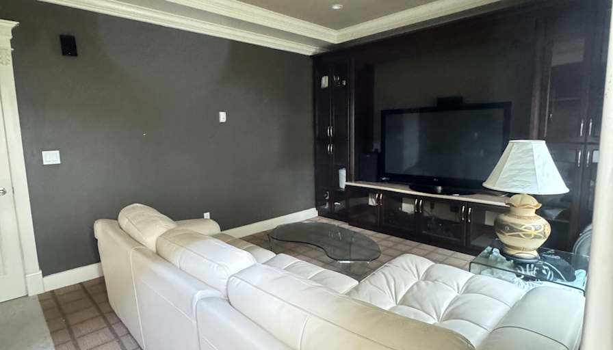 TING TING WU's room