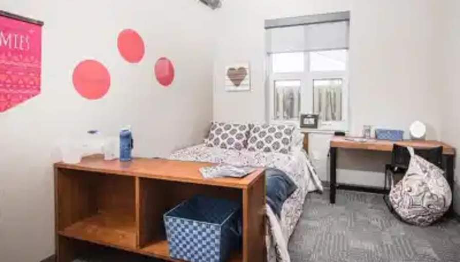 Clinton Ufomba's room