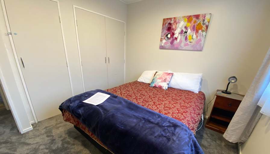 Furnished room in a townhouse · Lincoln Avenue, Tawa, Wellington 5028-1