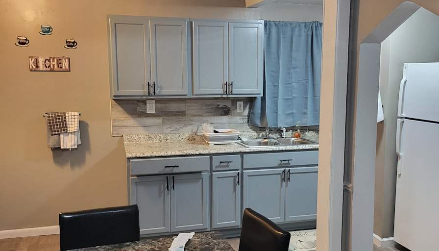 LESLIE's room