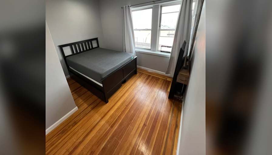 carlos's room