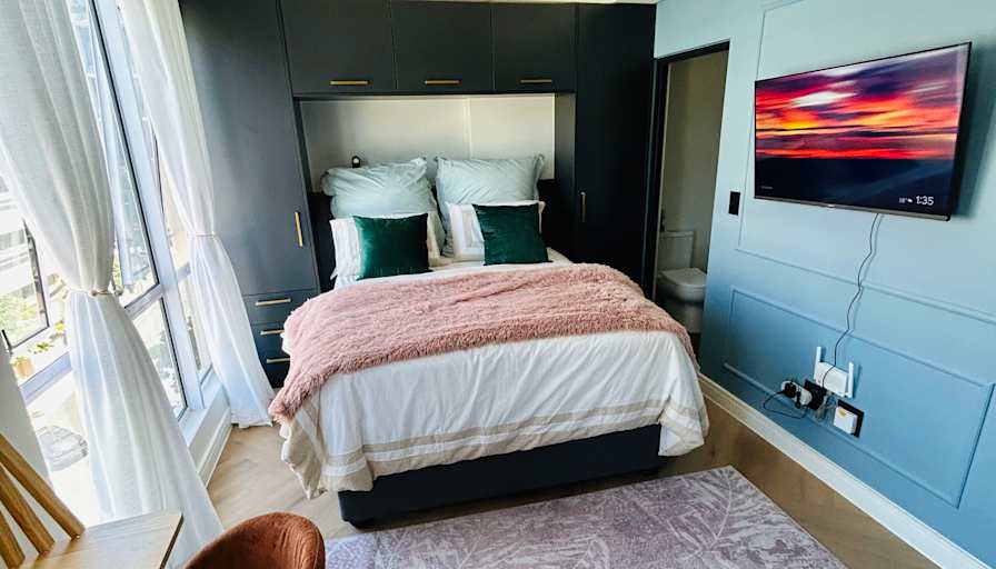 Vernon's room