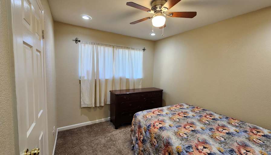 Luis's room