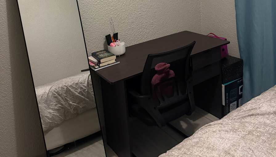 Inno's room