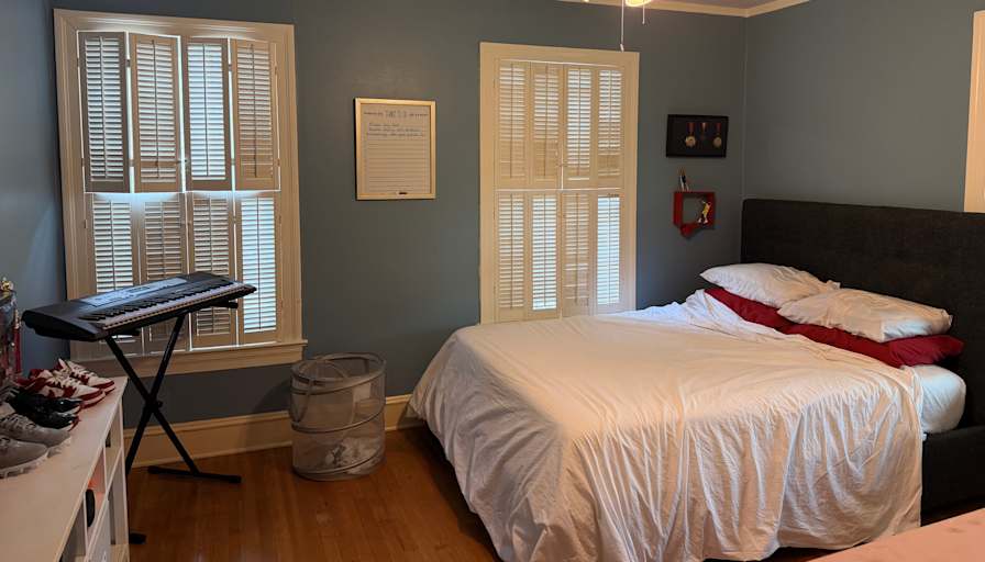 Menzelle Dedeaux's room