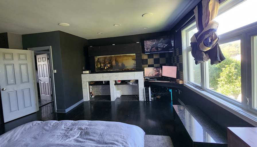 Patrick Vien's room